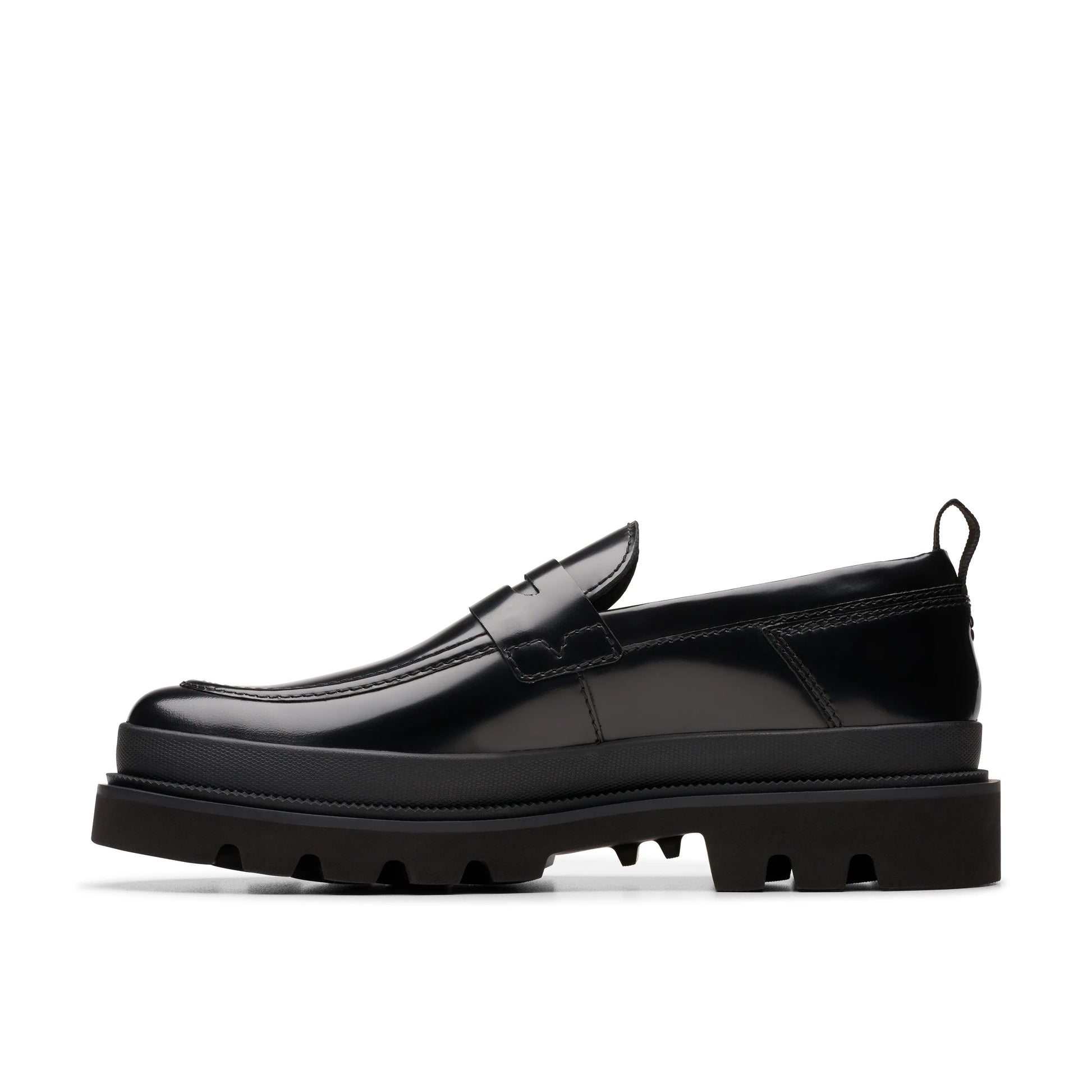 Zapatos casual para hombre de la marca clarks modelo badell easy blk hishine lea en color negro