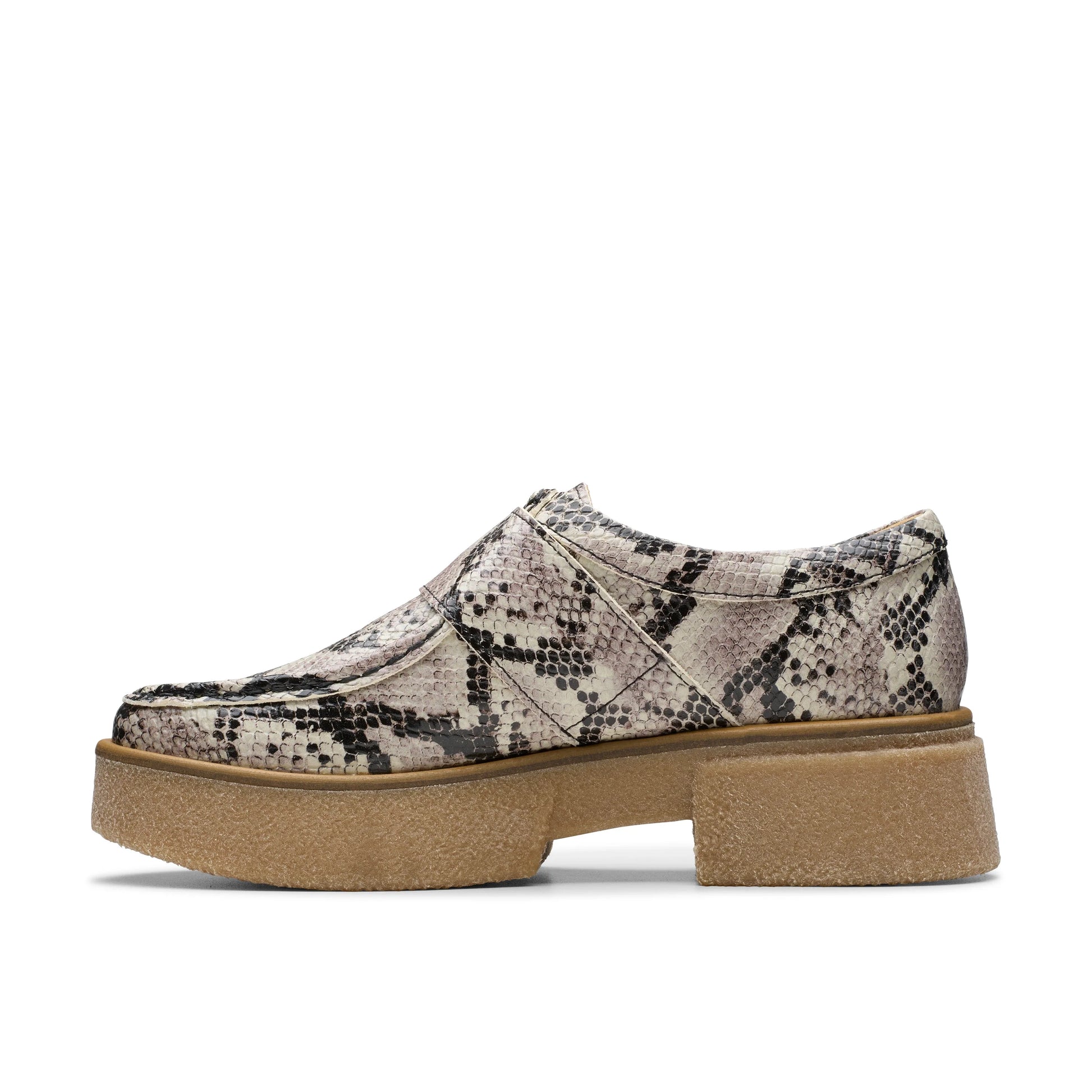 Zapatos casual para mujer de la marca clarks modelo linoso monk grey snake lea en color gris