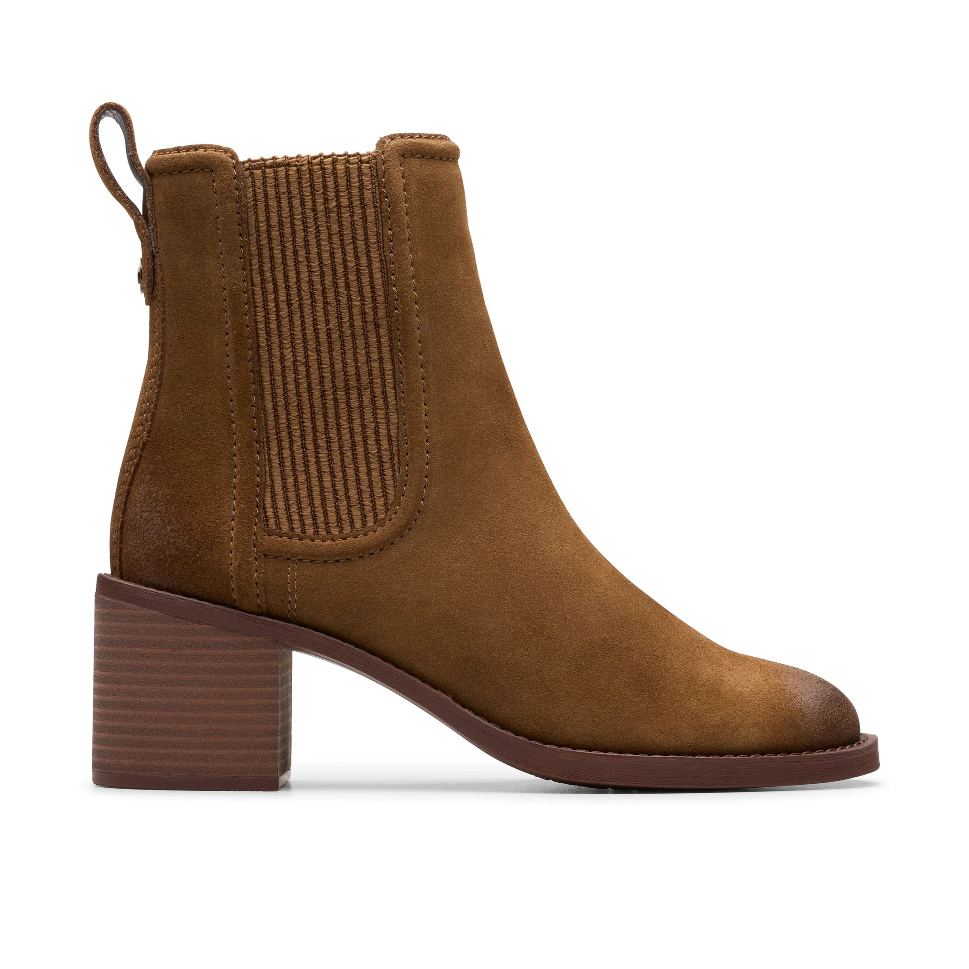 Botas para mujer de la marca clarks modelo chamberly top walnut suede en color marrón