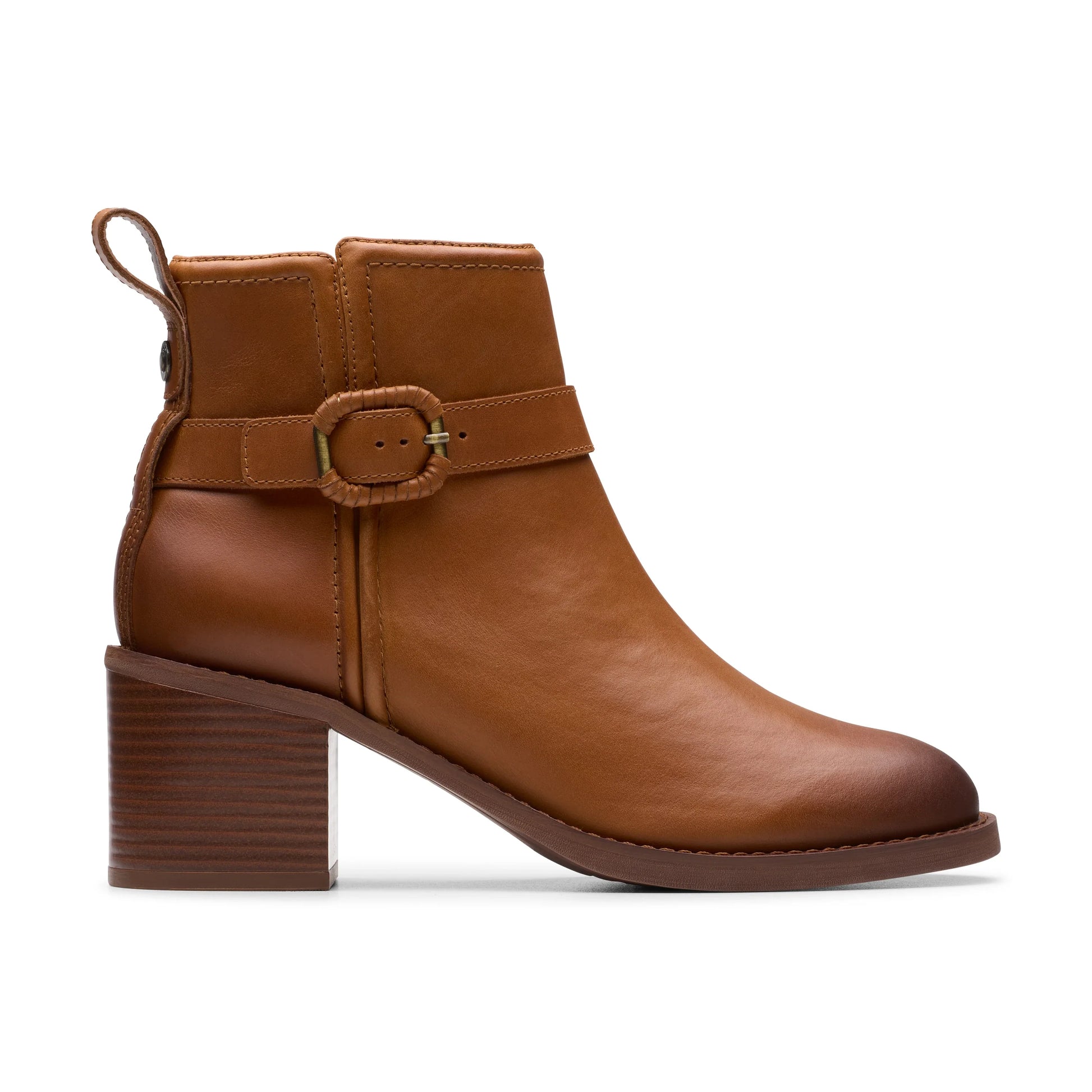 Botas para mujer de la marca clarks modelo chamberly trim mid tan lea en color beige