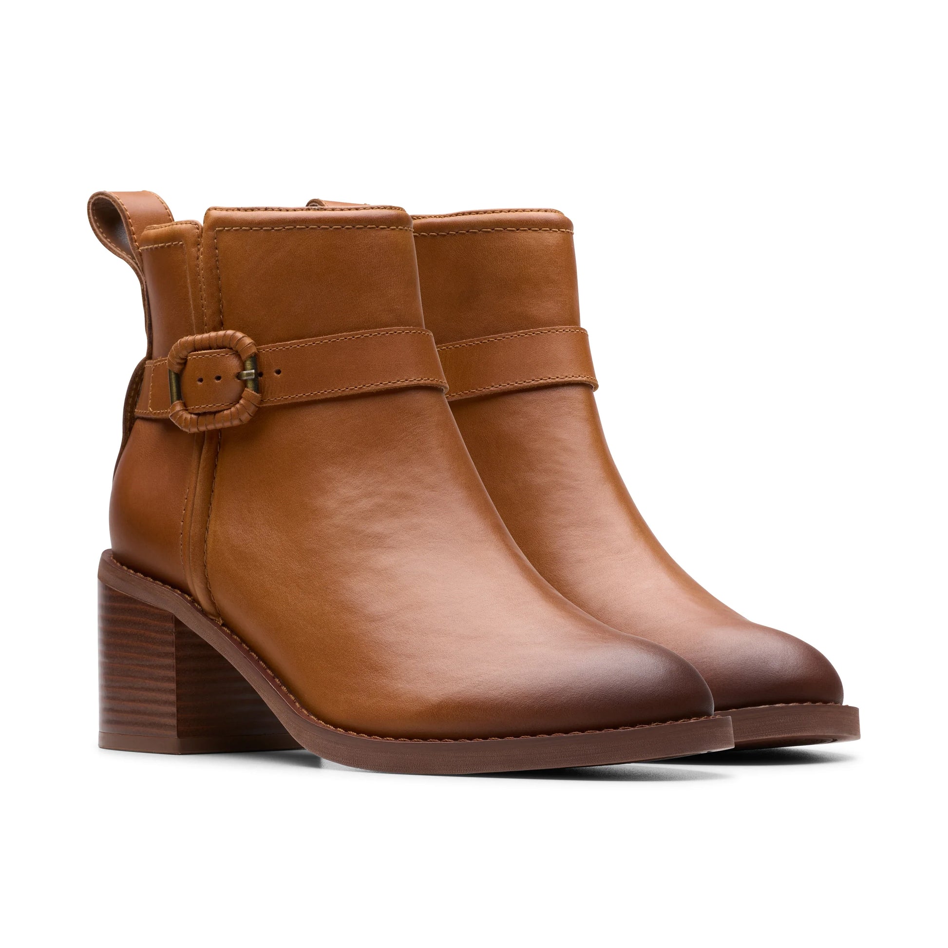 Botas para mujer de la marca clarks modelo chamberly trim mid tan lea en color beige