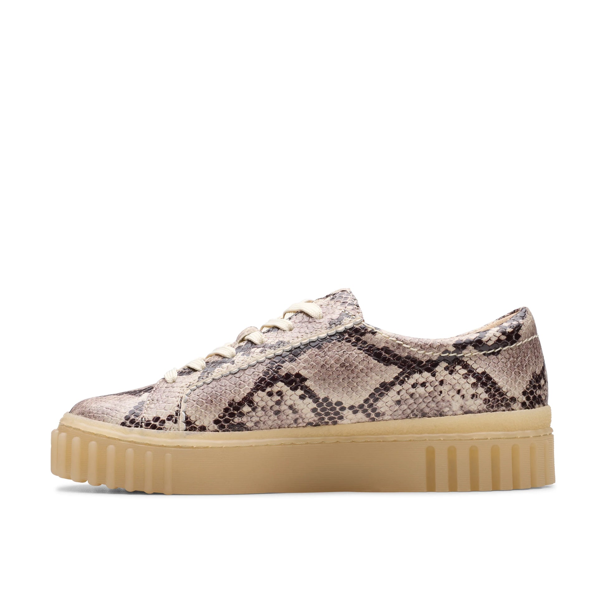 Zapatos casual para mujer de la marca clarks modelo mayhill walk grey snake lea en color gris