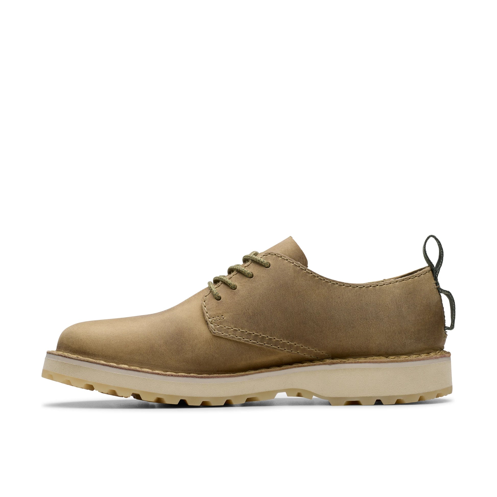 Zapatos casual para hombre de la marca clarks modelo solsbury lace dark sand lea en color beige