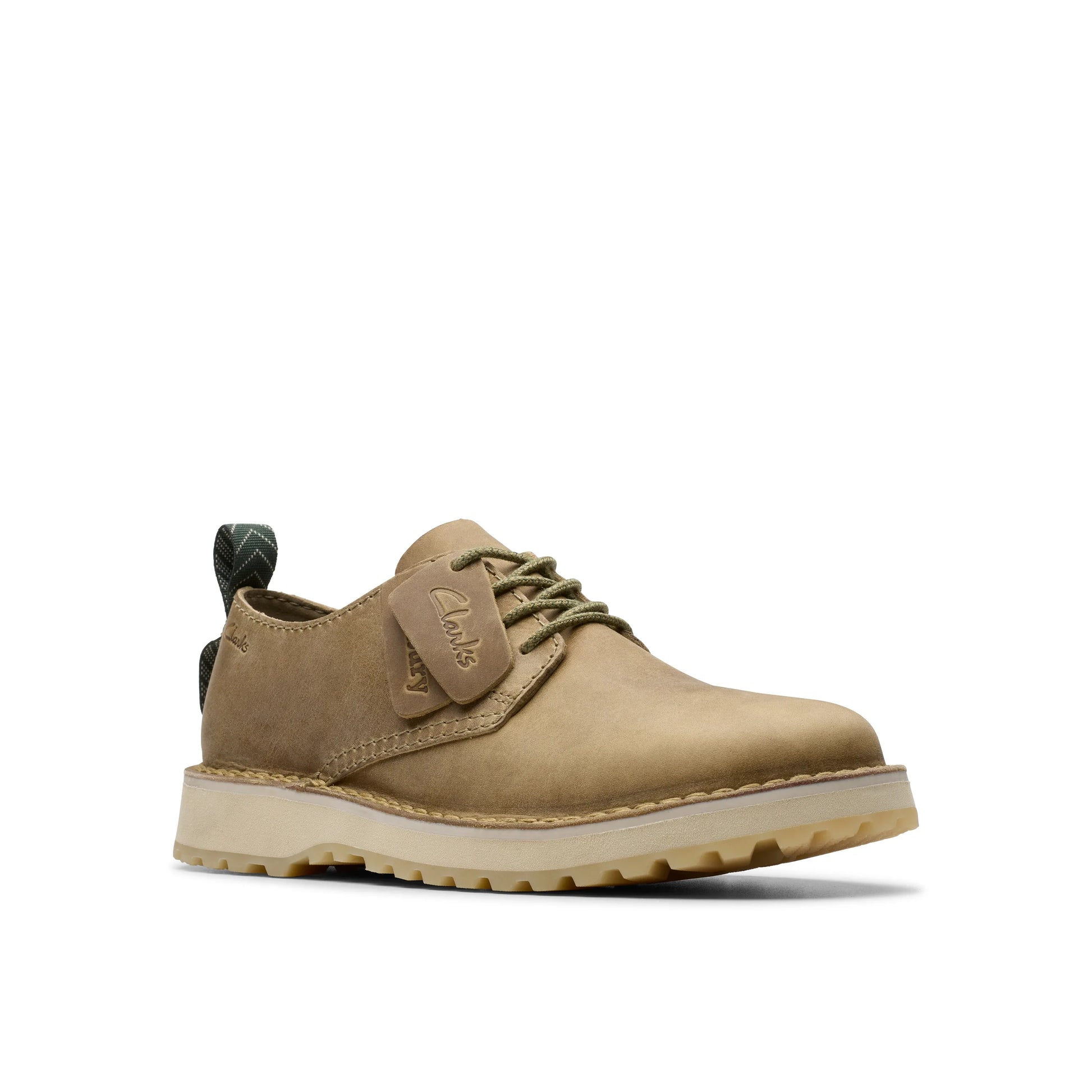 Zapatos casual para hombre de la marca clarks modelo solsbury lace dark sand lea en color beige