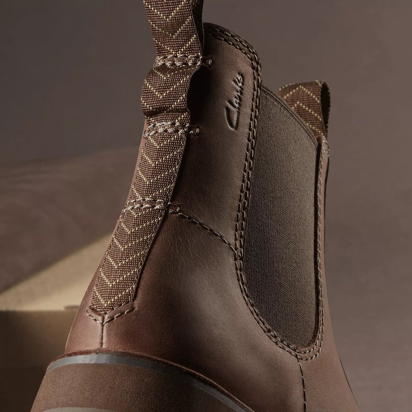 CLARKS | BOTAS HOMBRE | SOLSBURY EASY DARK BROWN LEATHER | MARRÓN