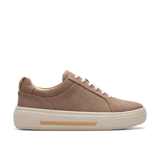 Zapatillas deportivas para mujer de la marca clarks modelo hollyhock walk pebble combi en color beige