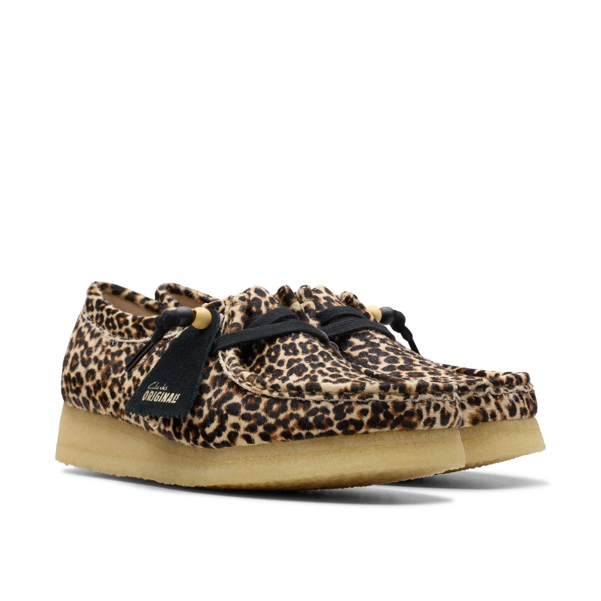 Zapatos casual para mujer de la marca clarks modelo wallabee. leopard print en color amarillo