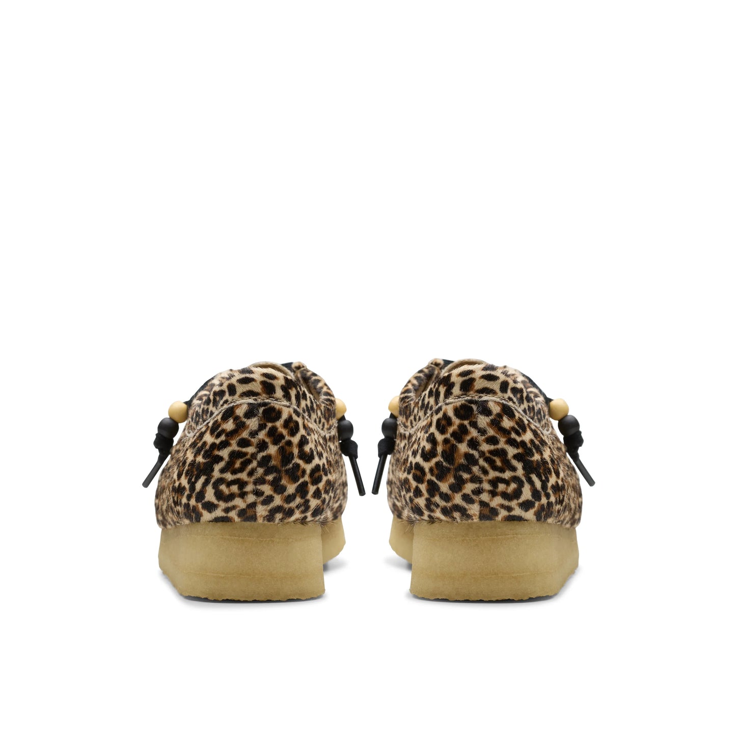 Zapatos casual para mujer de la marca clarks modelo wallabee. leopard print en color amarillo