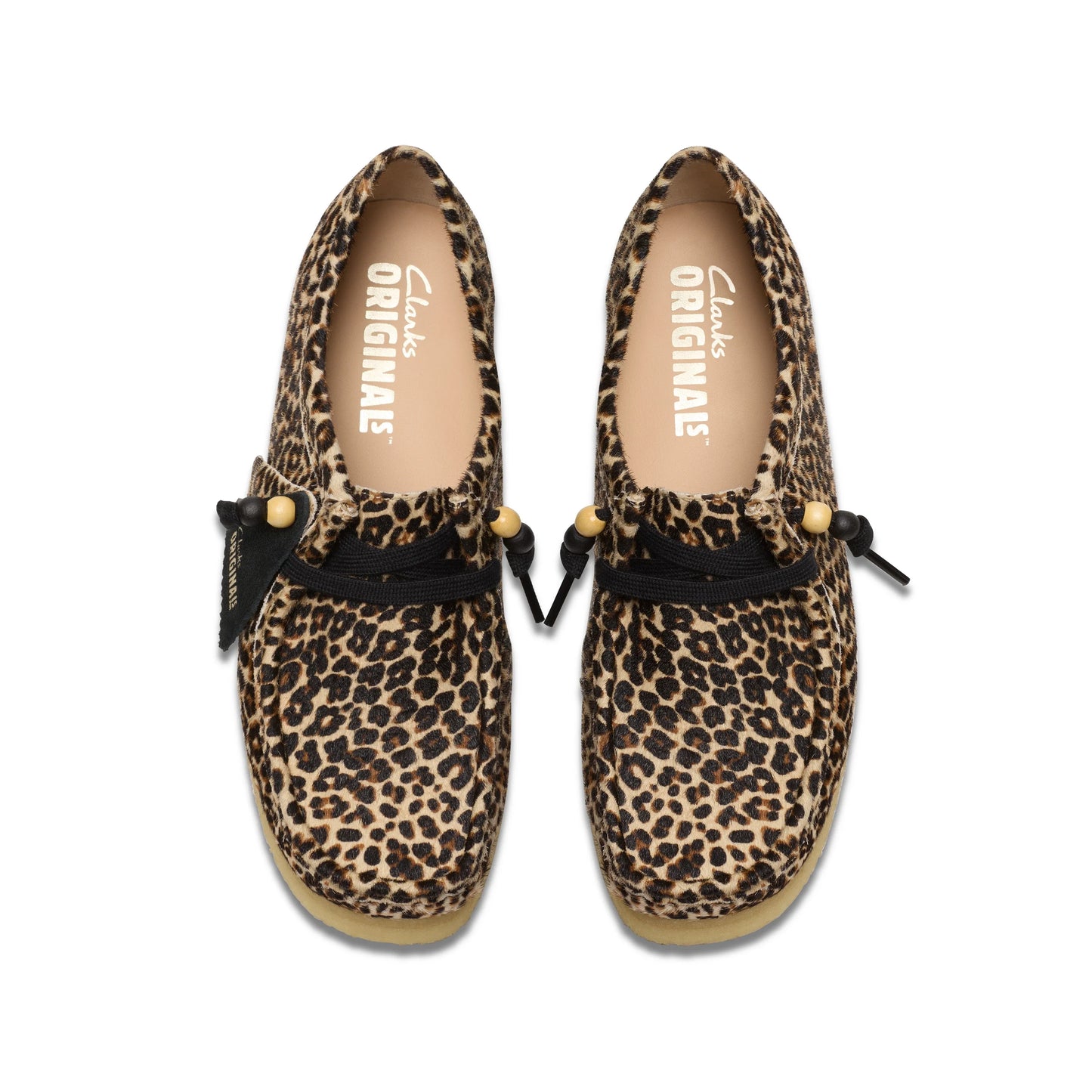 Zapatos casual para mujer de la marca clarks modelo wallabee. leopard print en color amarillo