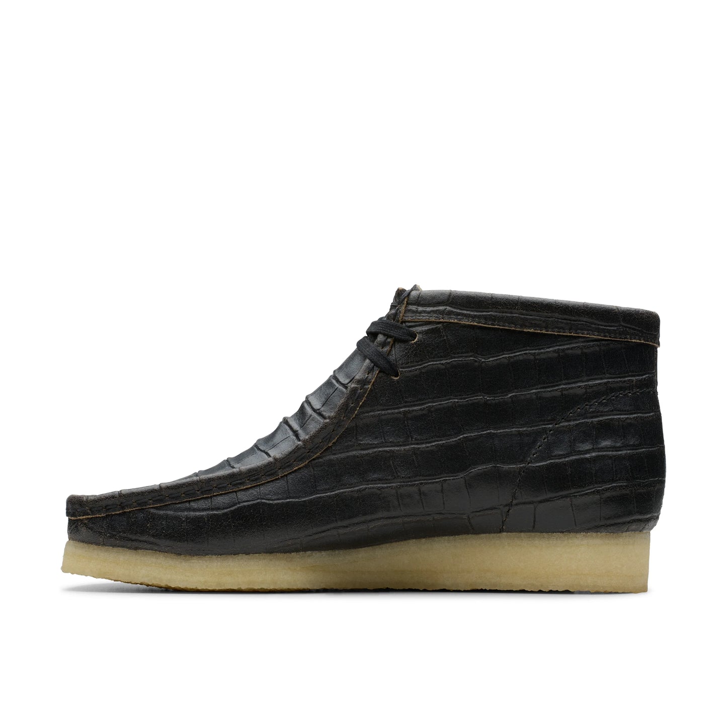 Botas para hombre de la marca clarks modelo wallabee boot blkcroc distress en color negro