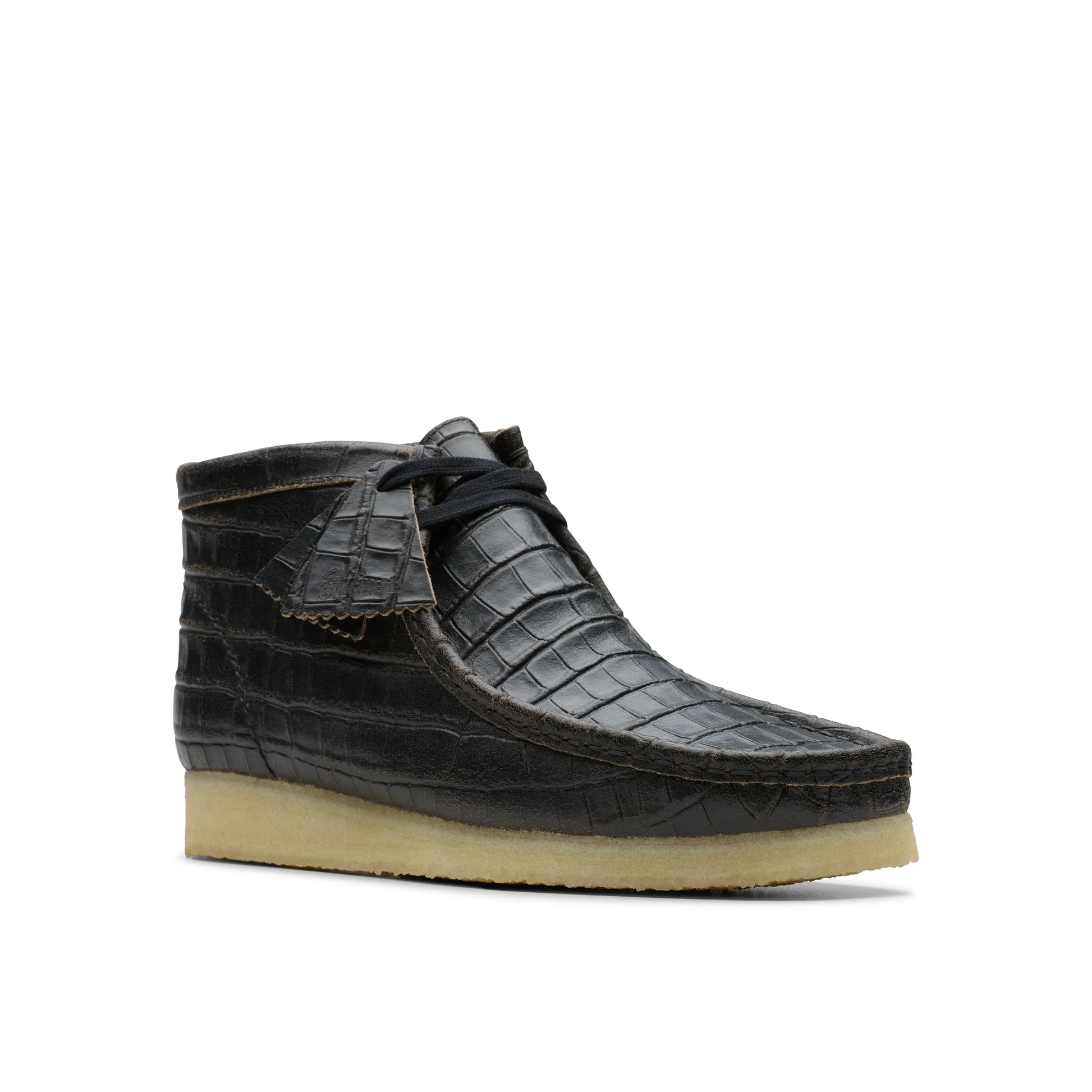 Botas para hombre de la marca clarks modelo wallabee boot blkcroc distress en color negro