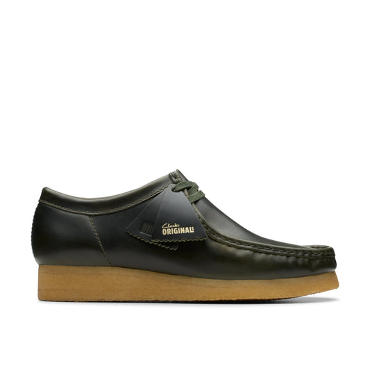 Zapatos casual para hombre de la marca clarks modelo wallabee forest green lea en color verde