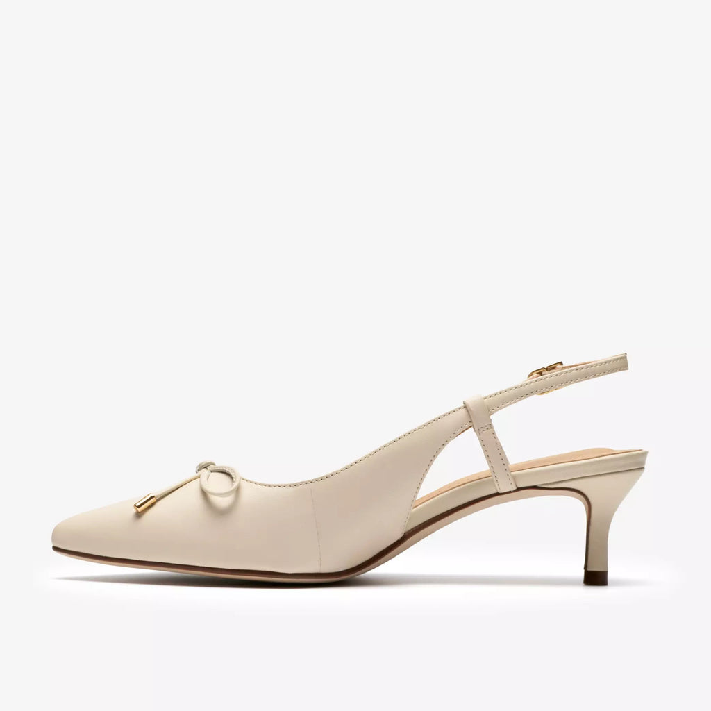 CLARKS Zarey BOW Cream Leather: beige sko til kvinder