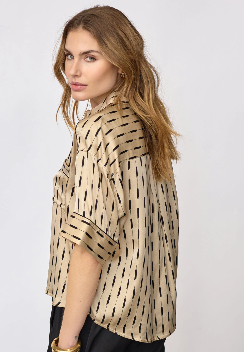 COCOUTURE Solveacc SS Shirt Bisquit: بيج camisas للنساء