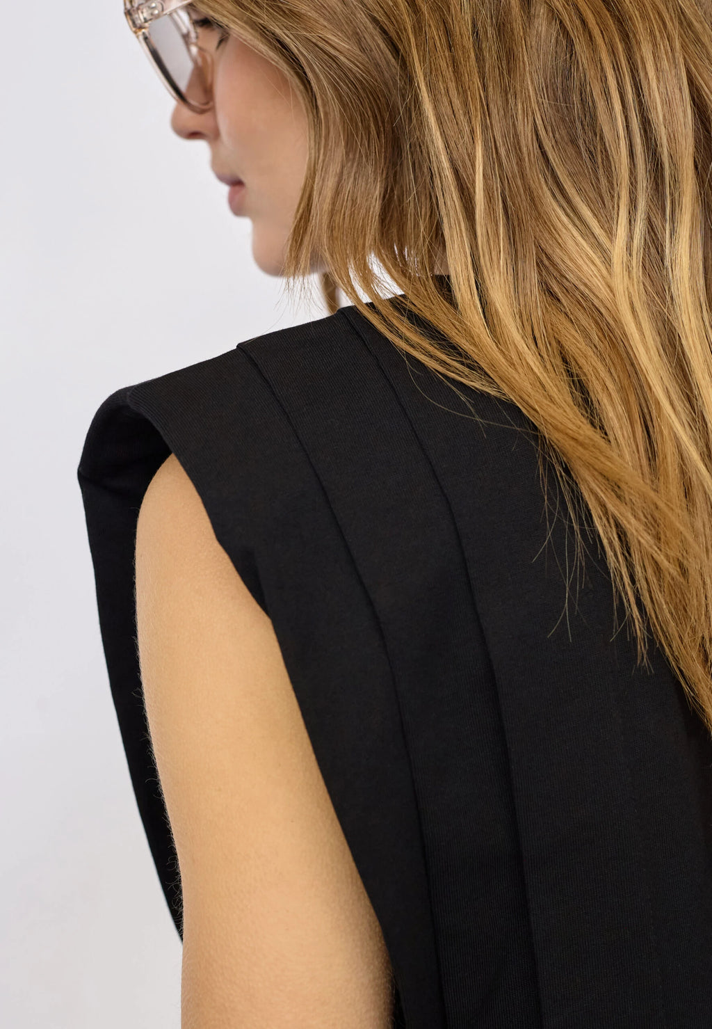 COCOUTURE Zellicc Padded Pleat TOP Black: sort T-shirt til kvinder