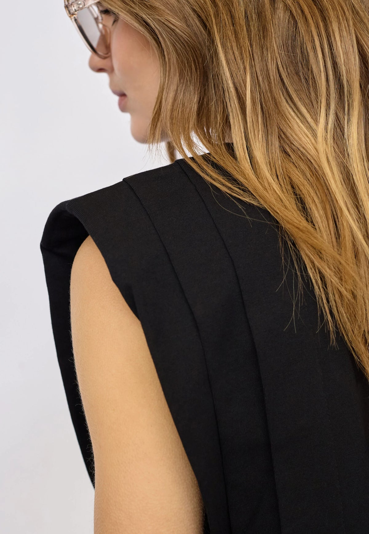 COCOUTURE Zellicc Padded Pleat TOP Black: sort T-shirt til kvinder