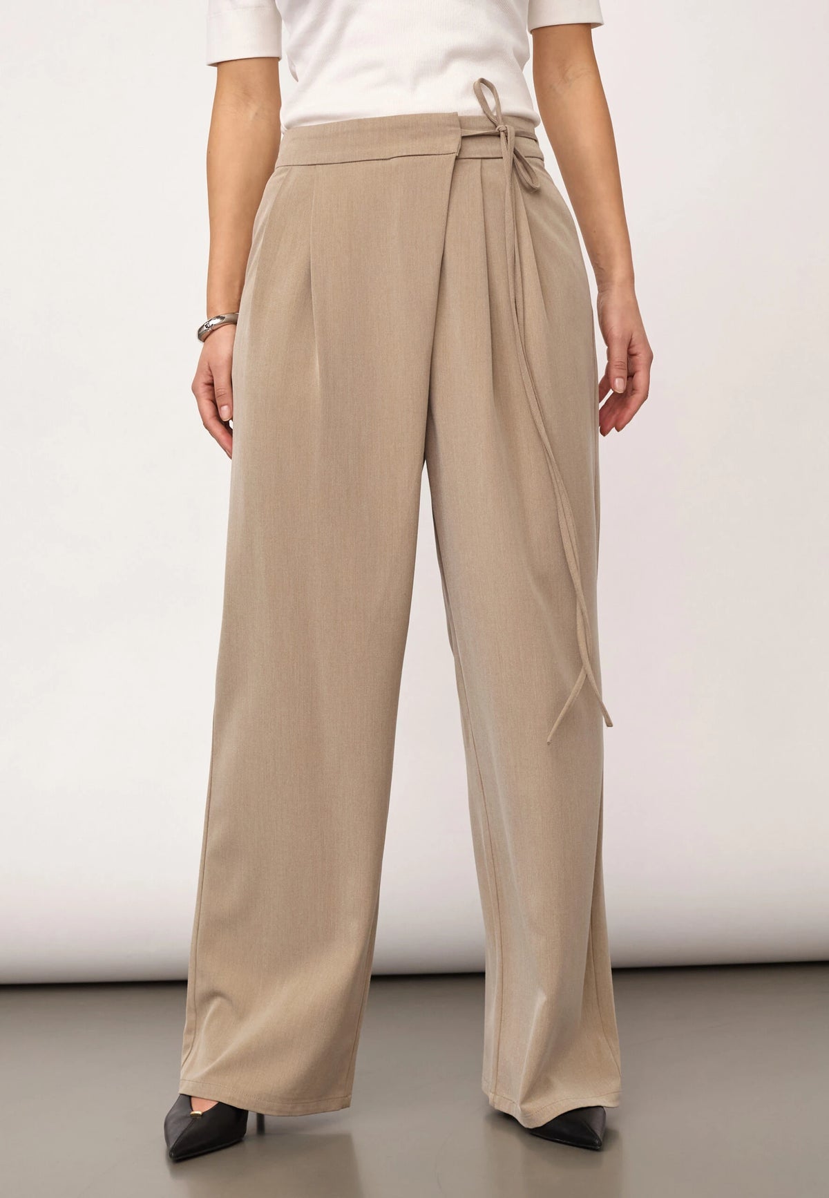 COCOUTURE Eminacc WRAP PANT SAND: beige pantalon pour femme