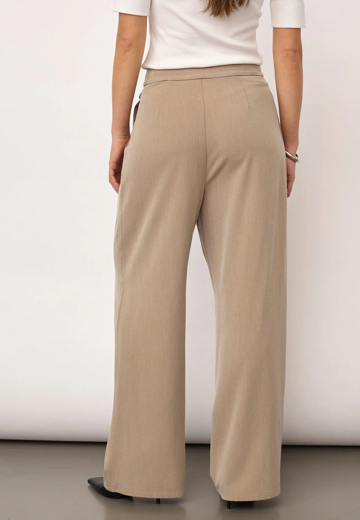 COCOUTURE Eminacc WRAP PANT SAND: beige pantalon pour femme