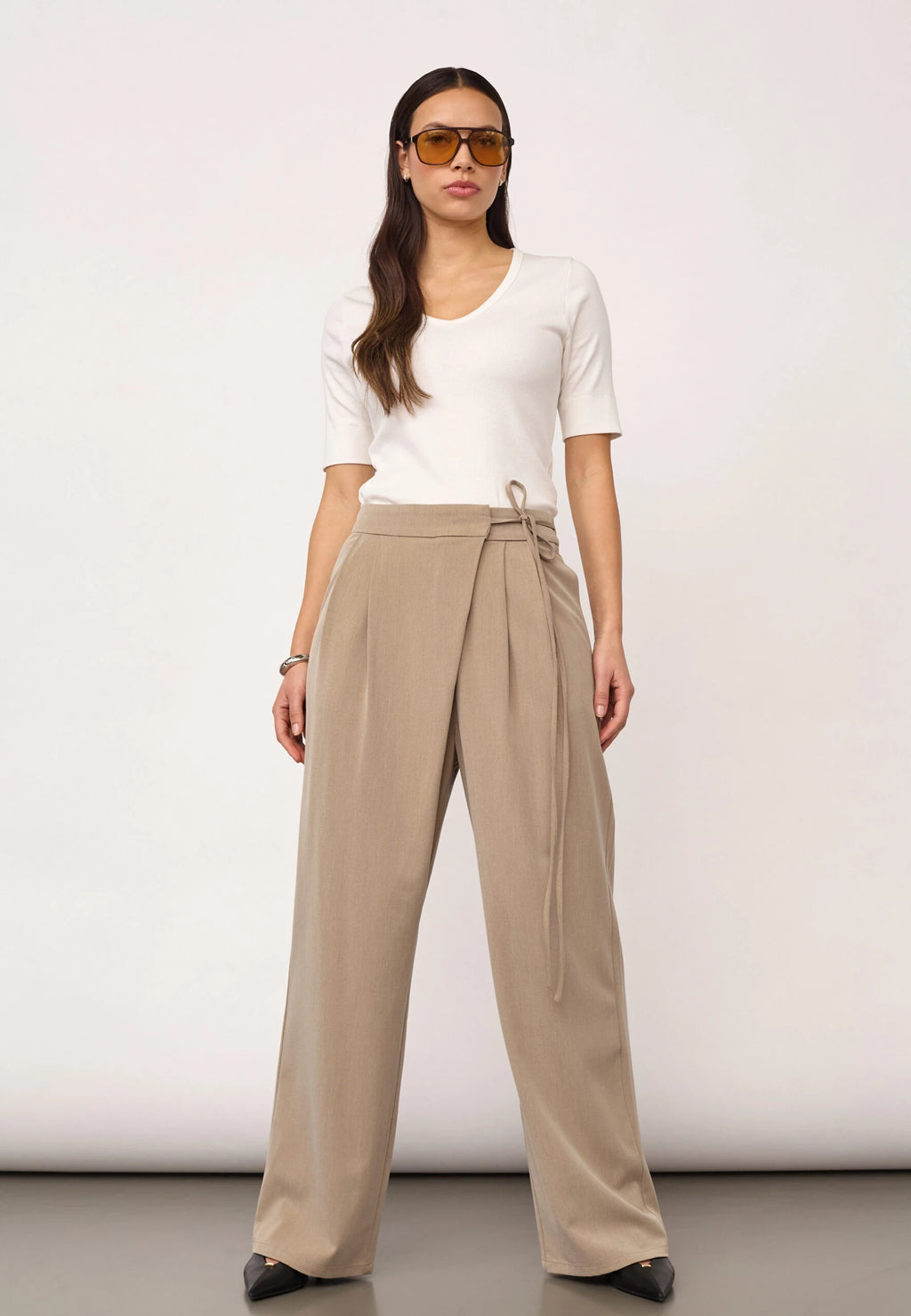 COCOUTURE Eminacc WRAP PANT SAND: beige pantalon pour femme