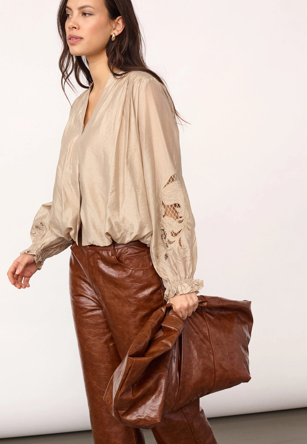 COCOUTURE Delincc Balloon EMB Shirt MINK: بني camisas للنساء