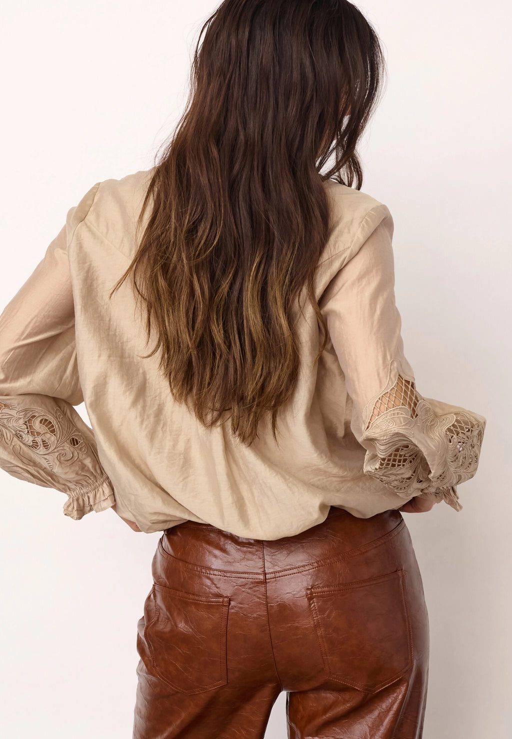 COCOUTURE Delincc Balloon EMB Shirt MINK: بني camisas للنساء