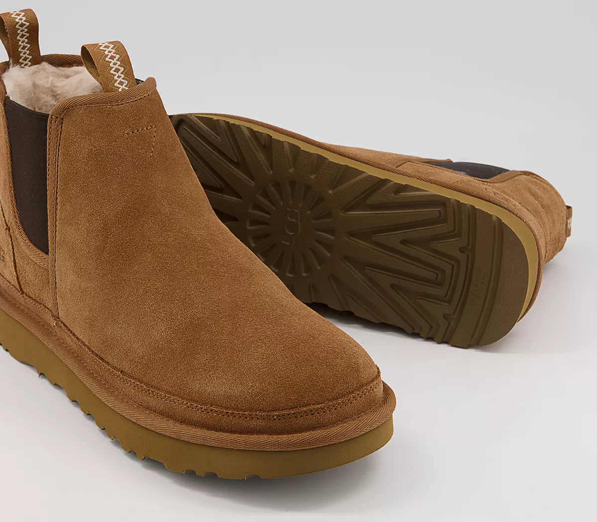 UGG | UNISEX CHELSEA BOOTS | NEUMEL CHELSEA CHESTNUT | BROWN