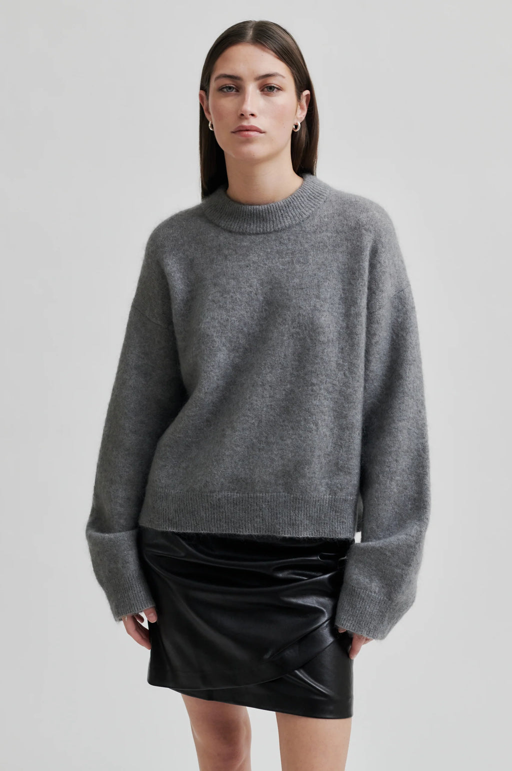 SECOND FEMALE | JERSEY | MUJER | BROOK KNIT DROP SHOULDER O-NECK CHARCOAL GRAY | GRIS