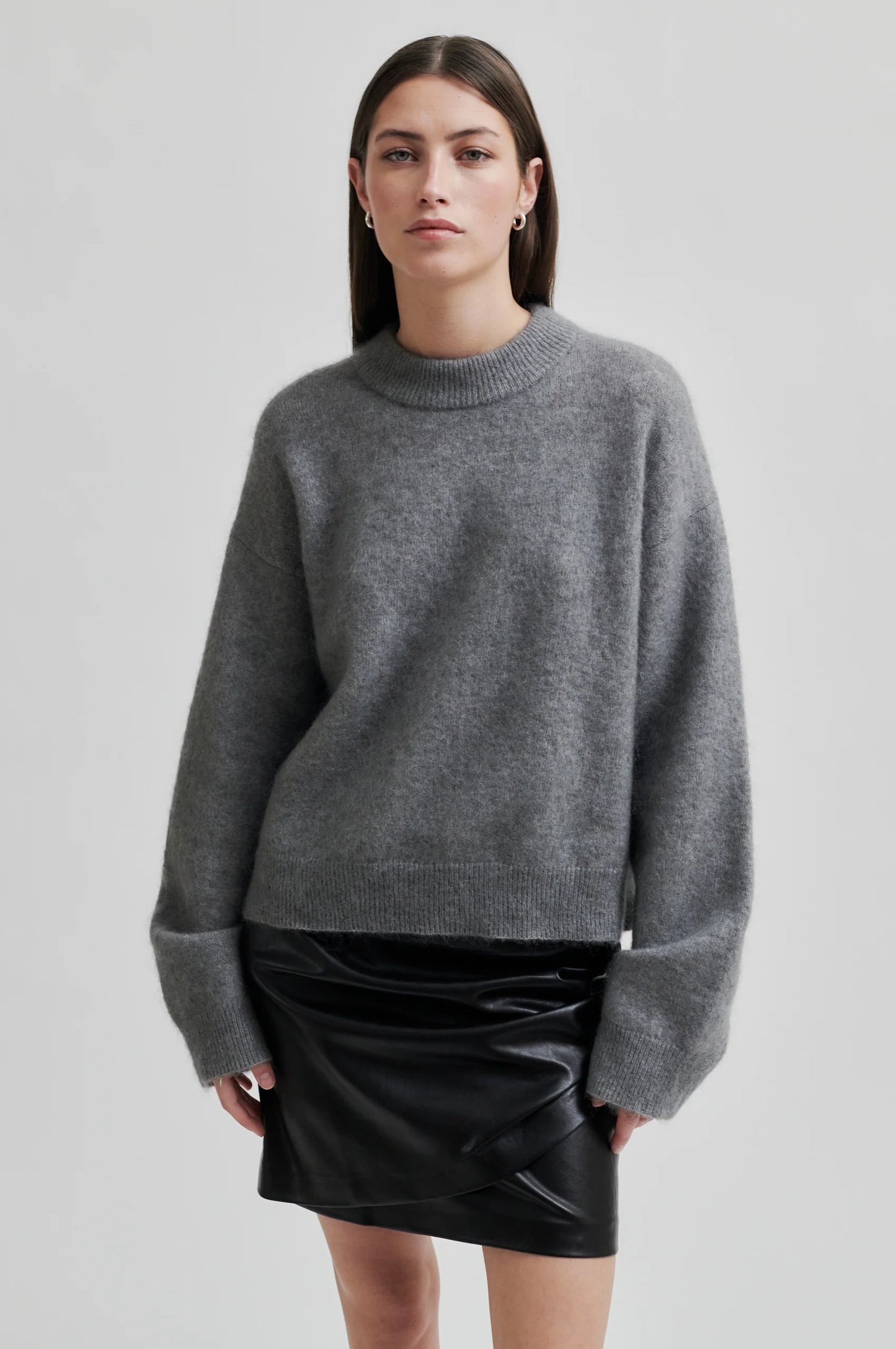 SECOND FEMALE | WOMEN SWEATER | BROOK KNIT DROP SHOULDER O-NECK CHARCOAL GRAY | GREY