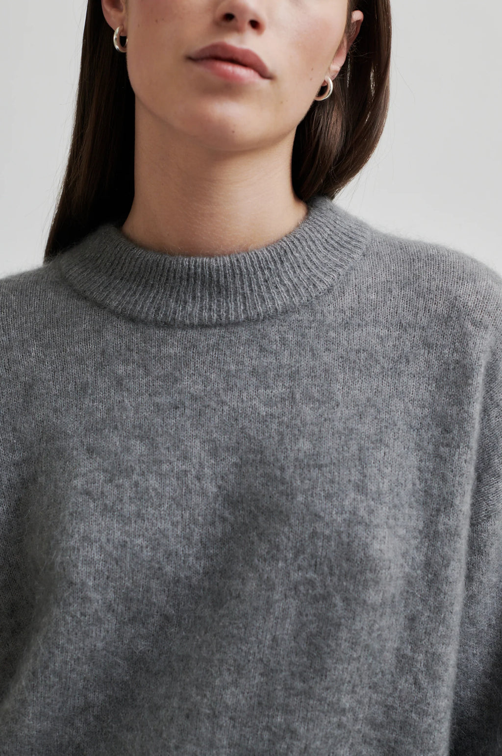 SECOND FEMALE | JERSEY | MUJER | BROOK KNIT DROP SHOULDER O-NECK CHARCOAL GRAY | GRIS