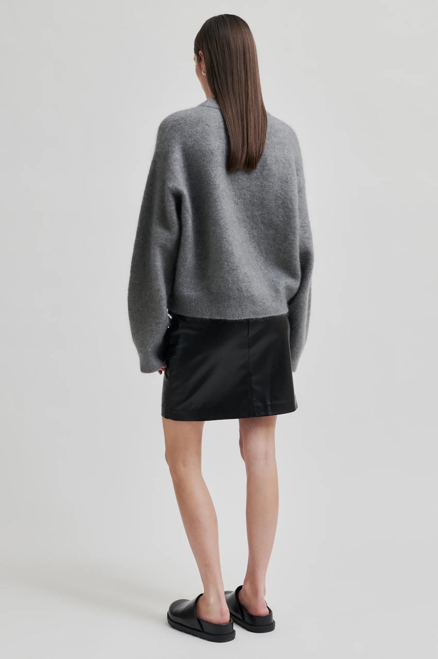 SECOND FEMALE | JERSEY DONA | BROOK KNIT DROP SHOULDER O-NECK CHARCOAL GRAY | GRIS