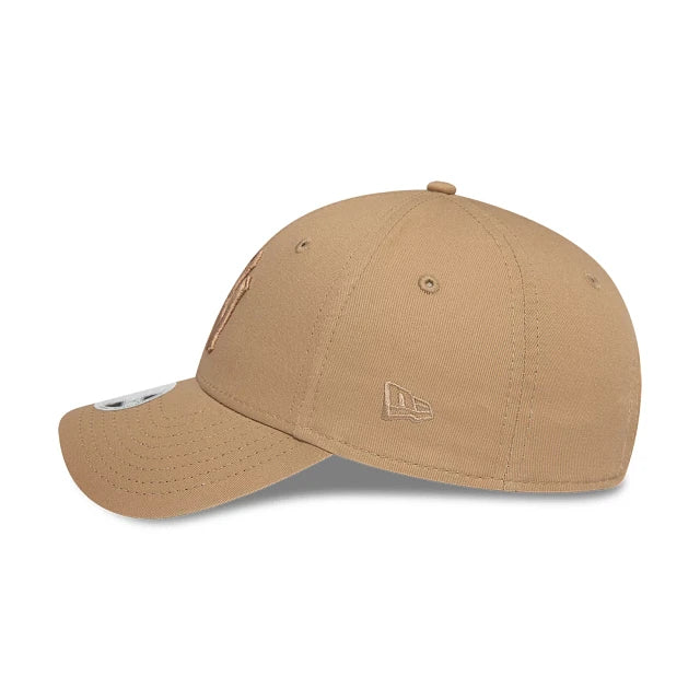 NEW ERA | GORRAS | UNISEX | NOS WMNS LGE ESS 9FORTY NEYYAN CAMCAM BEIGE | BEIGE