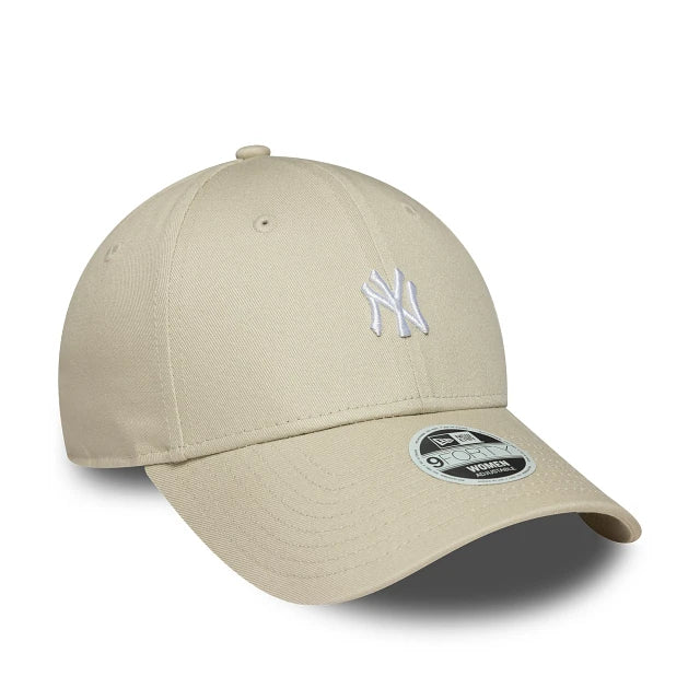 NEW ERA | GORRAS | MUJER | WMNS MINI LOGO 9FORTY NEYYAN STNWHI | BEIGE