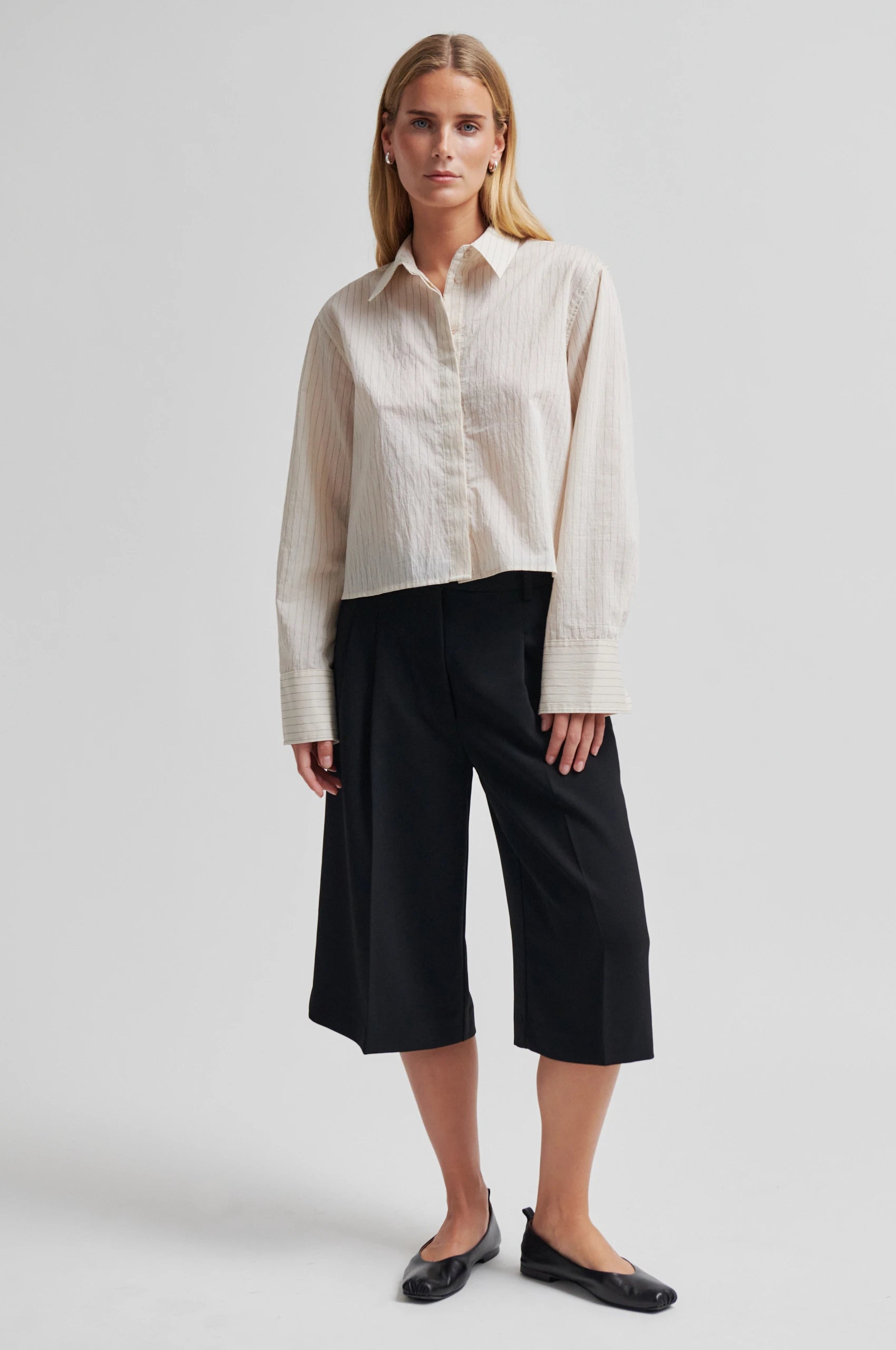SECOND FEMALE | PANTALONES CORTOS | MUJER | FLORE BERMUDA BLACK | NEGRO