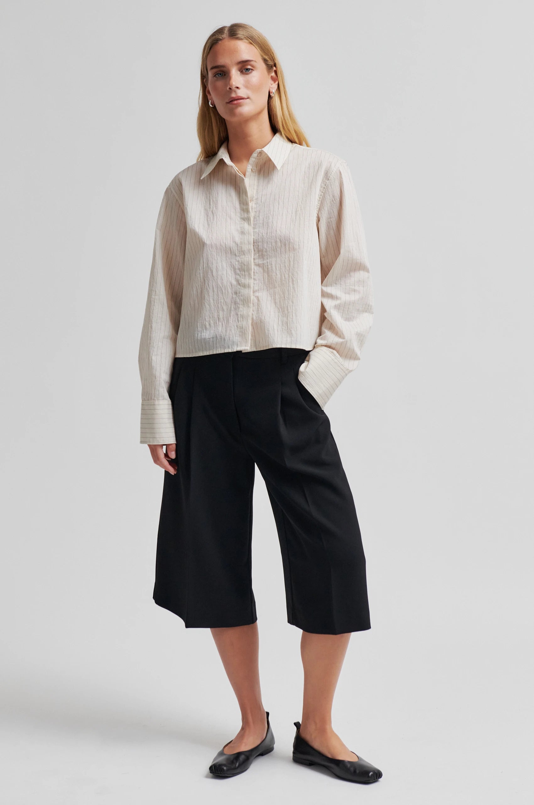 SECOND FEMALE | PANTALONES CORTOS | MUJER | FLORE BERMUDA BLACK | NEGRO
