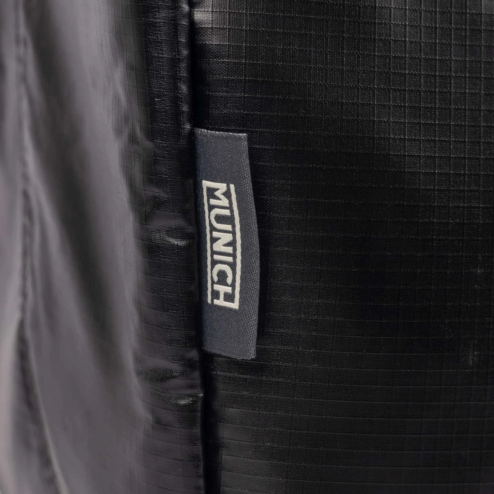 MUNICH | BOLSOS | MUJER | DEEP RECYCLED HOBO | NEGRO