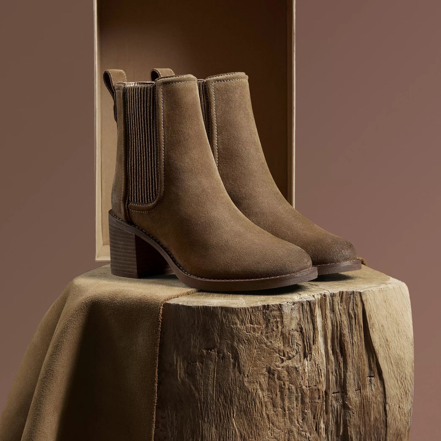 CLARKS | WOMEN'S BOOTS | CHAMBERLY TOP WALNUT SUEDE | BROWN