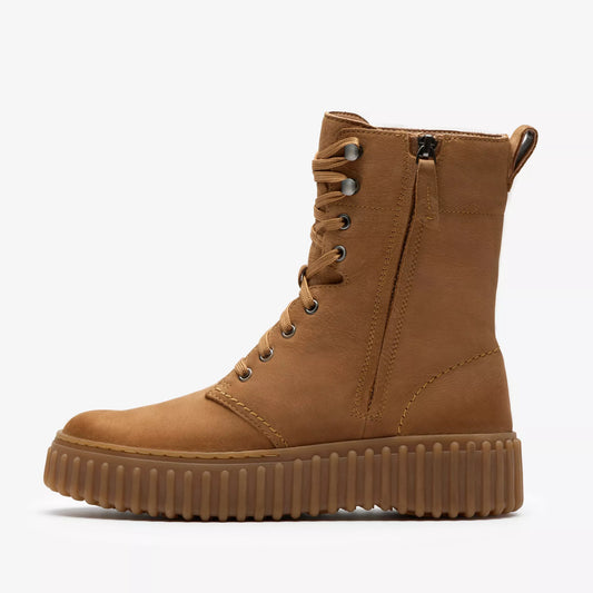 CLARKS | BOTAS | MUJER | TORHILL STYLE LIGHT TAN NUBUCK | MARRÓN
