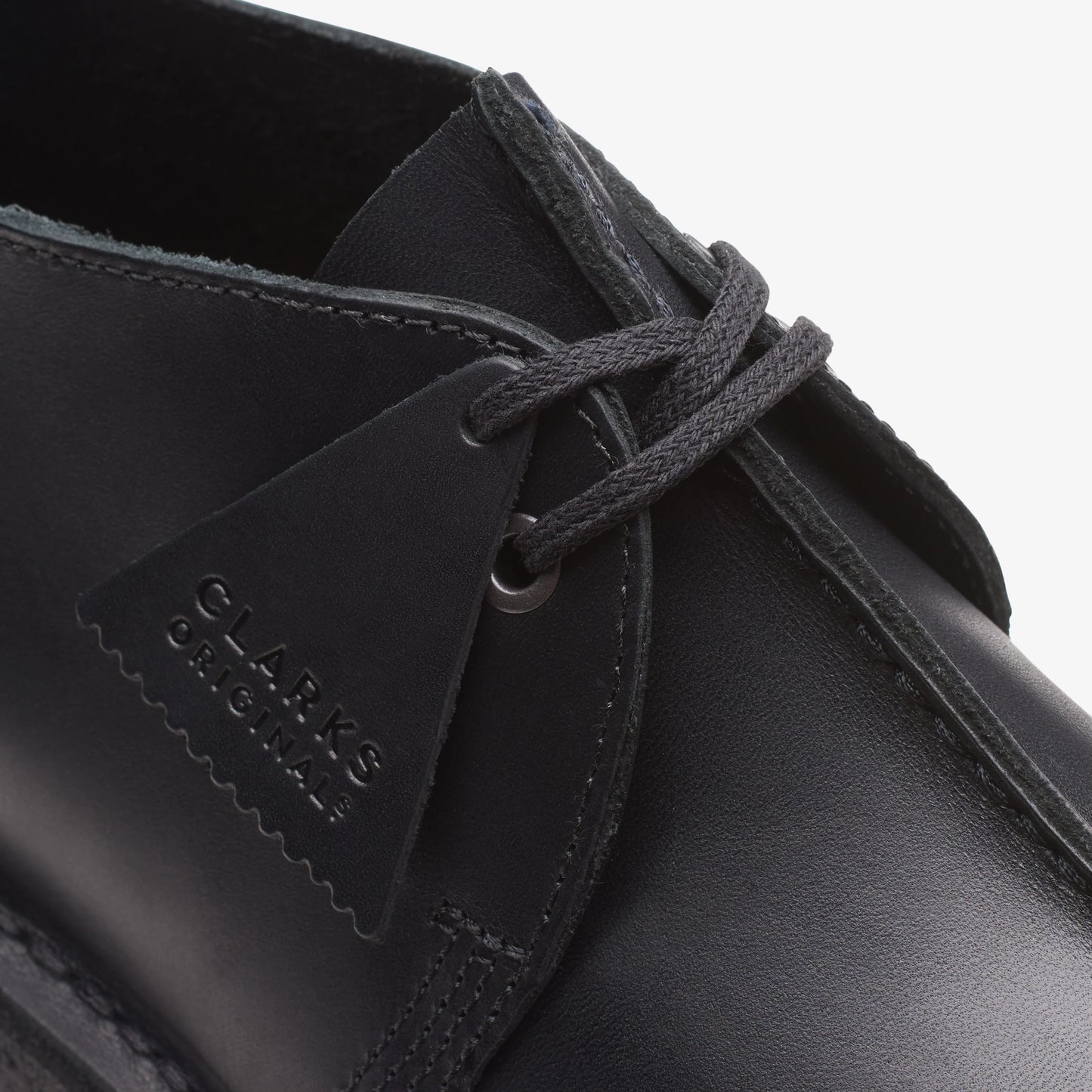 Zapatos Casual De La Marca Clarks  Para Hombre Modelo Desert Trek Black Leather En Color Negro