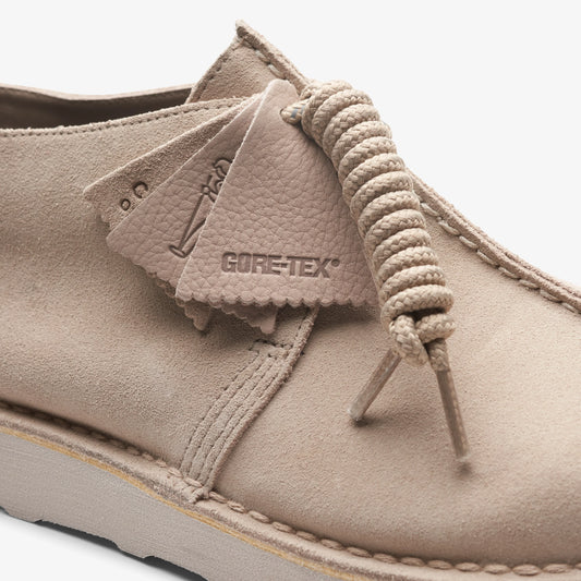 Zapatos Casual De La Marca Clarks  Para Hombre Modelo Desert Trekgtx Sand Suede En Color Beige