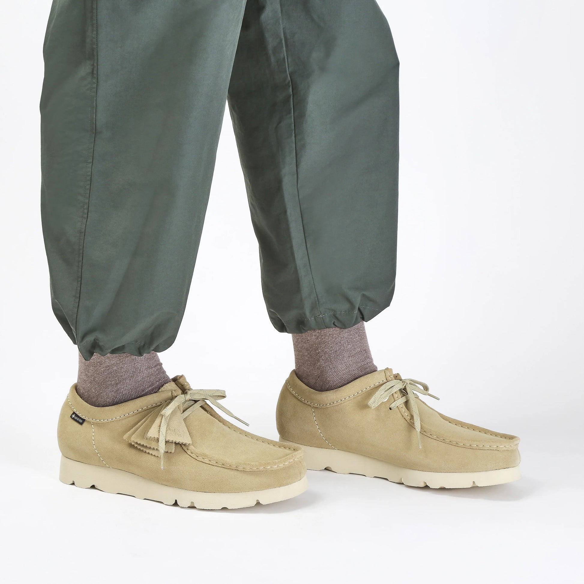 Zapatos Casual De La Marca Clarks  Para Hombre Modelo Wallabeegtx Maple Suede En Color Beige