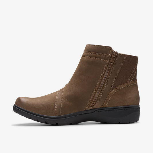 Botas De La Marca Clarks  Para Mujer Modelo Carleigh Style Mushroom Nubuck En Color Gris