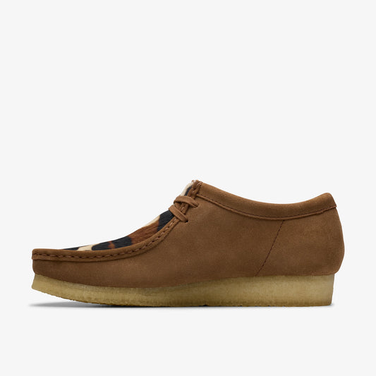 Zapatos Casual De La Marca Clarks  Para Hombre Modelo Wallabee Cola Interest En Color Marrón