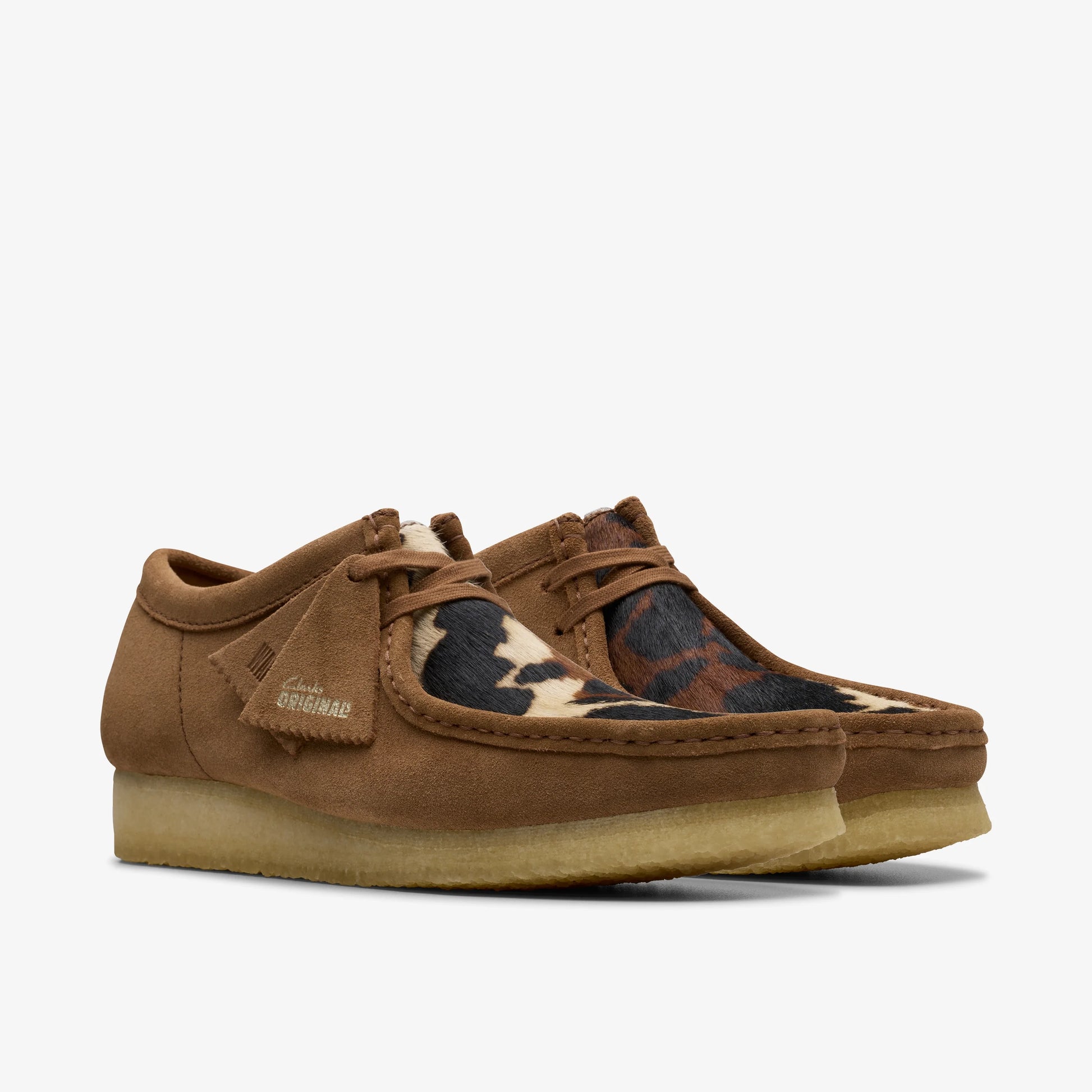 Zapatos Casual De La Marca Clarks  Para Hombre Modelo Wallabee Cola Interest En Color Marrón