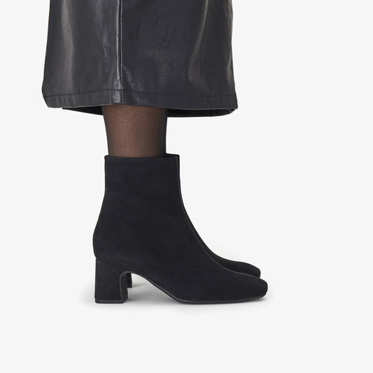 Botas De La Marca Clarks  Para Mujer Modelo Fernie Zip Black Sde En Color Negro
