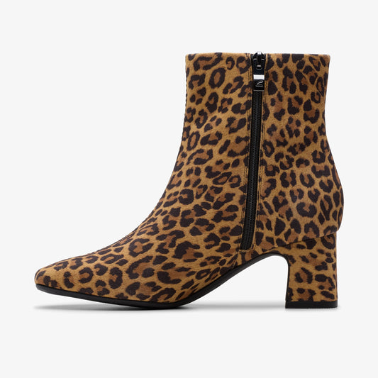 Botas De La Marca Clarks  Para Mujer Modelo Fernie Zip Leopard Suede En Color Animal Print