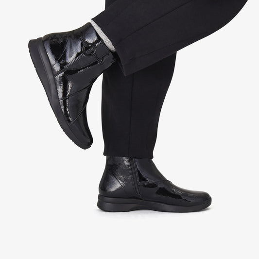 Botas De La Marca Clarks  Para Mujer Modelo Ellowyn Deva Black Crinklepat En Color Negro