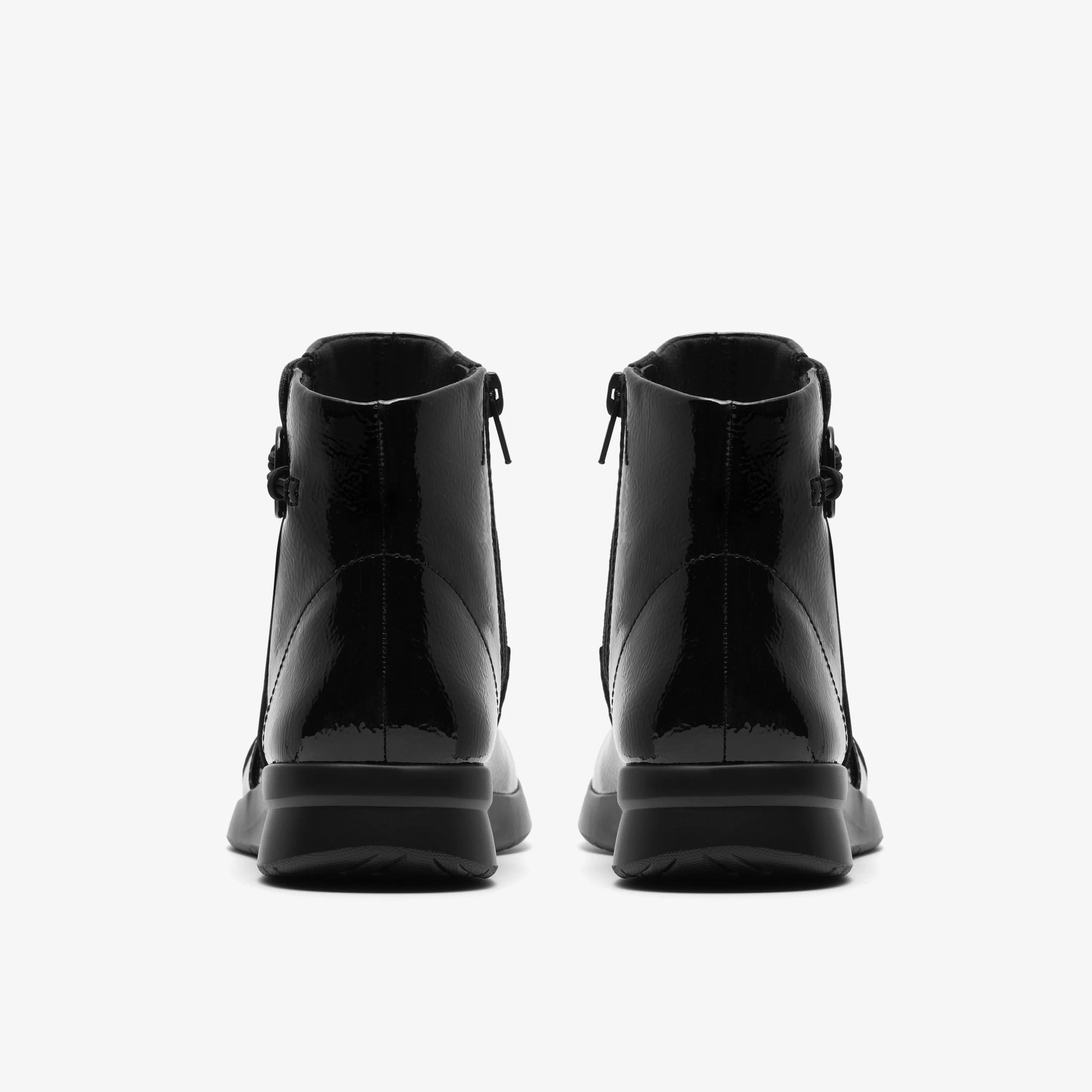 Botas De La Marca Clarks  Para Mujer Modelo Ellowyn Deva Black Crinklepat En Color Negro