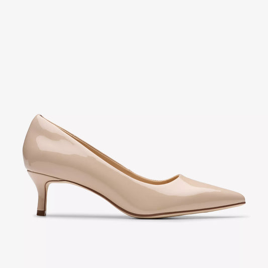 CLARKS | ZAPATOS DE VESTIR | MUJER | ZAREY COURT SAND PATENT | BEIGE