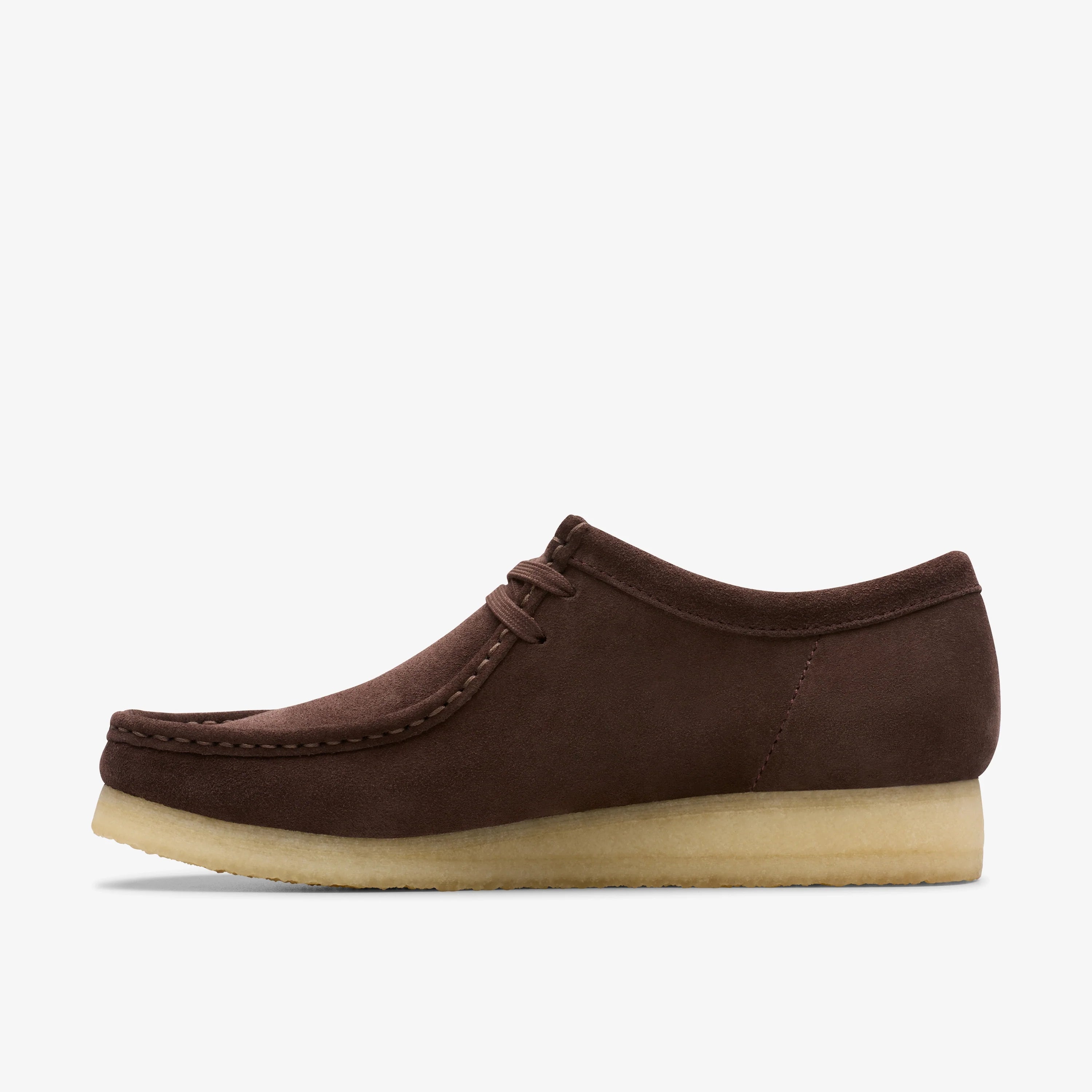 Zapatos Casual De La Marca Clarks  Para Hombre Modelo Wallabee Dark Brown Suede En Color Marrón