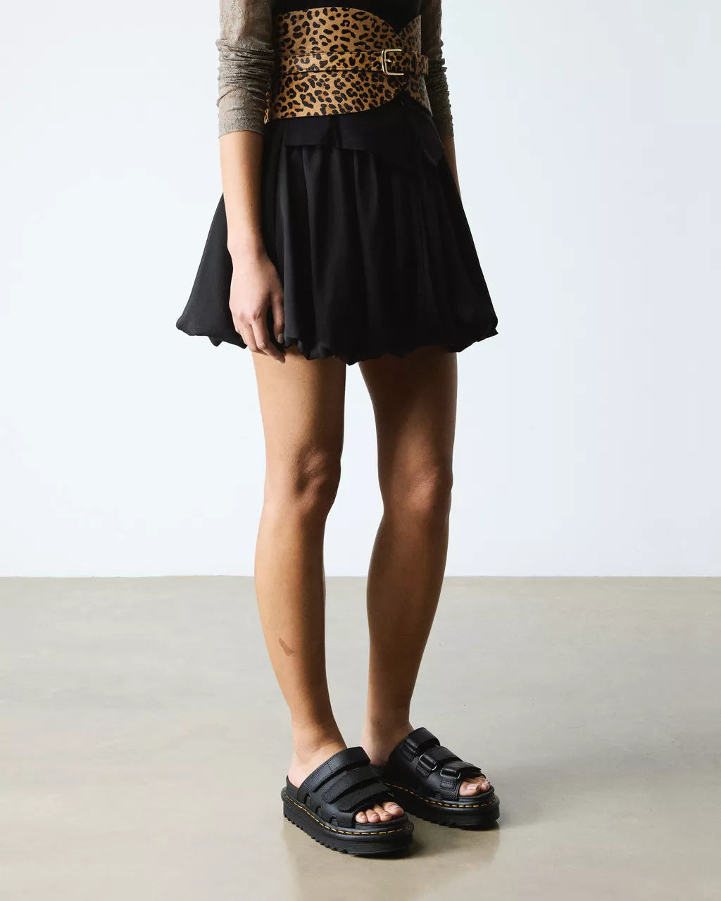 DR. MARTENS | SANDÀLIES | DONA | RAINE SLIDE SANDAL BLACK | NEGRE